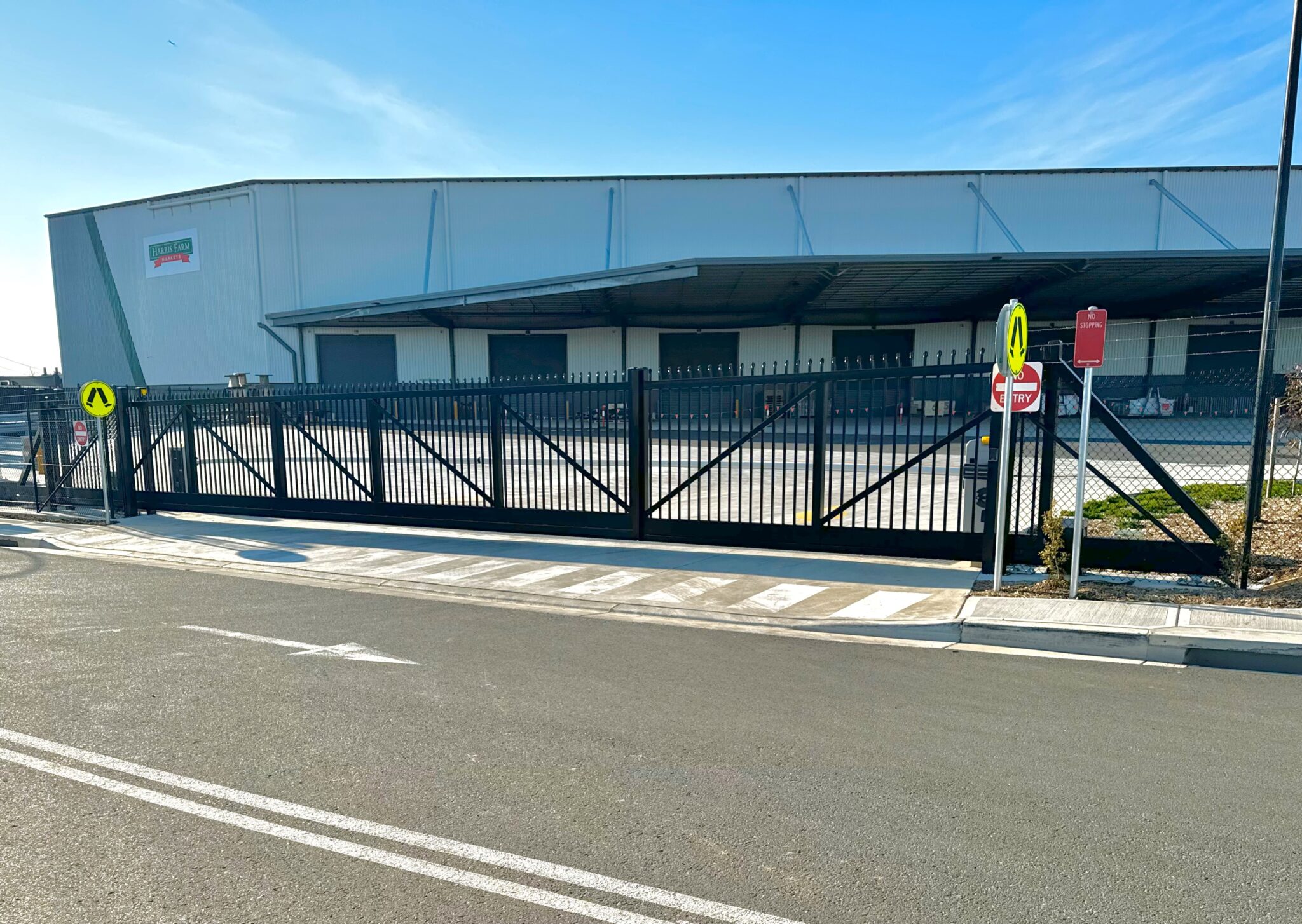 CANTILEVER GATES